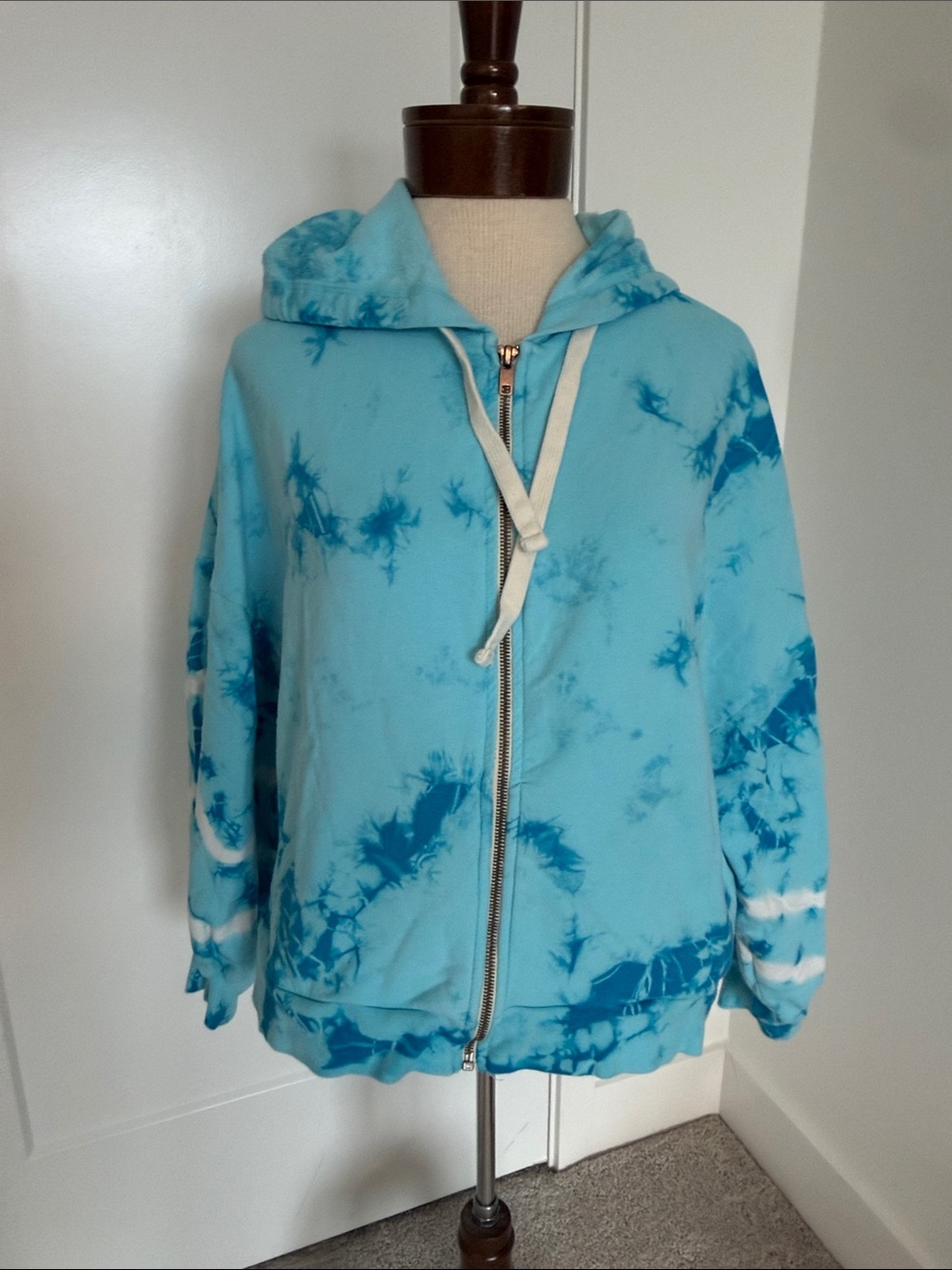 Electric & Rose Blue Tie-Dye Zip Hoodie Womens size small.